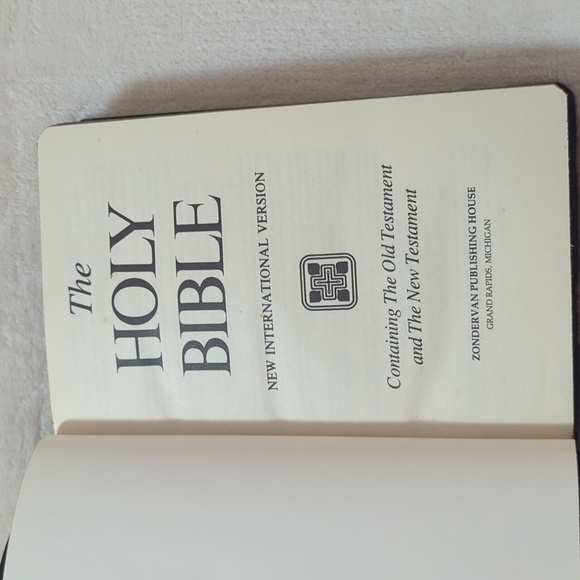 Black Leather Holy Bible - Picture 4 of 5
